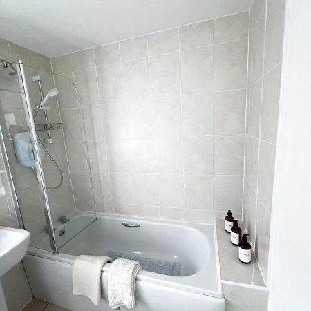 Spacious Modern 4Bd House Кингстон-апон-Халл Экстерьер фото